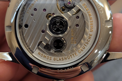 Nomos Club Neomatik 42 Blue Ref. 782 – nowoczesny modernizm z Glashütte - zdjecie nr 11
